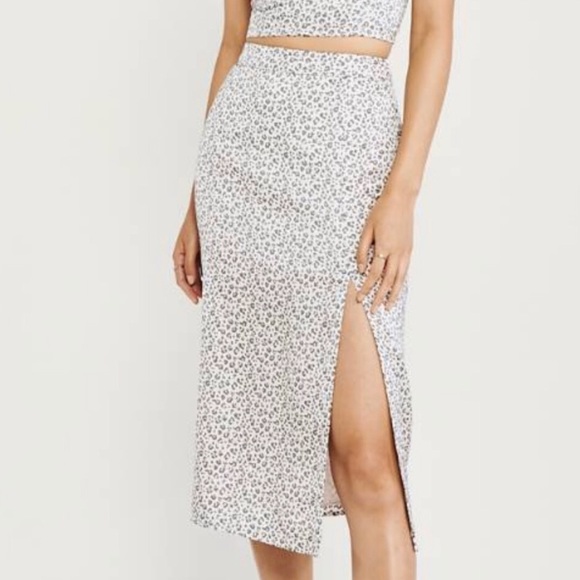 Abercrombie & Fitch Dresses & Skirts - Abercrombie Leopard High Waisted Skirt